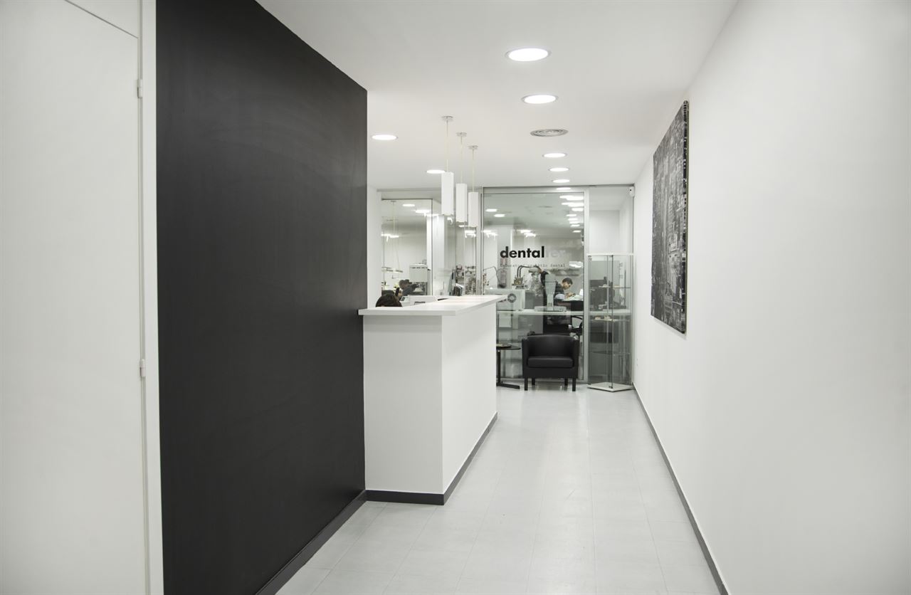 Recepción del laboratorio dentalfer en C/ Remei 37, Barcelona