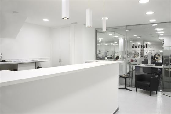Mostrador de recepción del laboratorio dentalfer